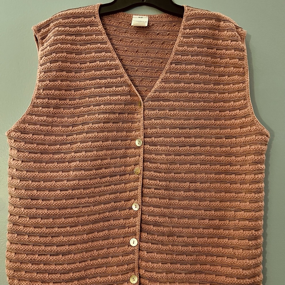 Whitefish Bay Textured V-Neck Sweater Vest in Pink and Brown